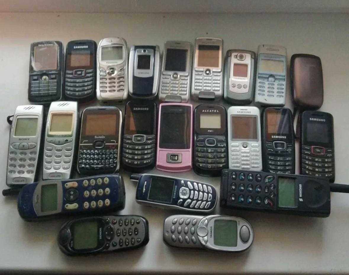 Житель Могилева 13 лет собирает кнопочные телефоны