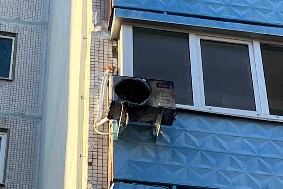 В Могилеве на фасаде многоэтажки загорелся кондиционер — но виновник пожара не он