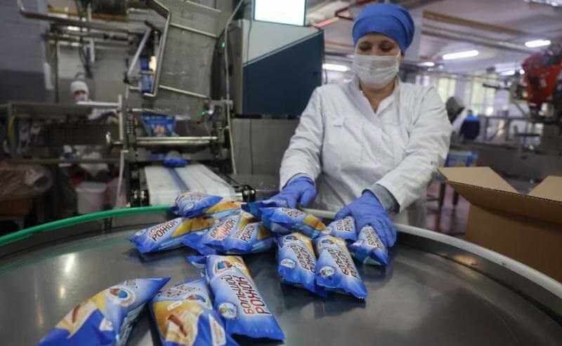 Корреспонденты посетили «Могилевскую фабрику мороженого» и узнали, как готовят местное лакомство