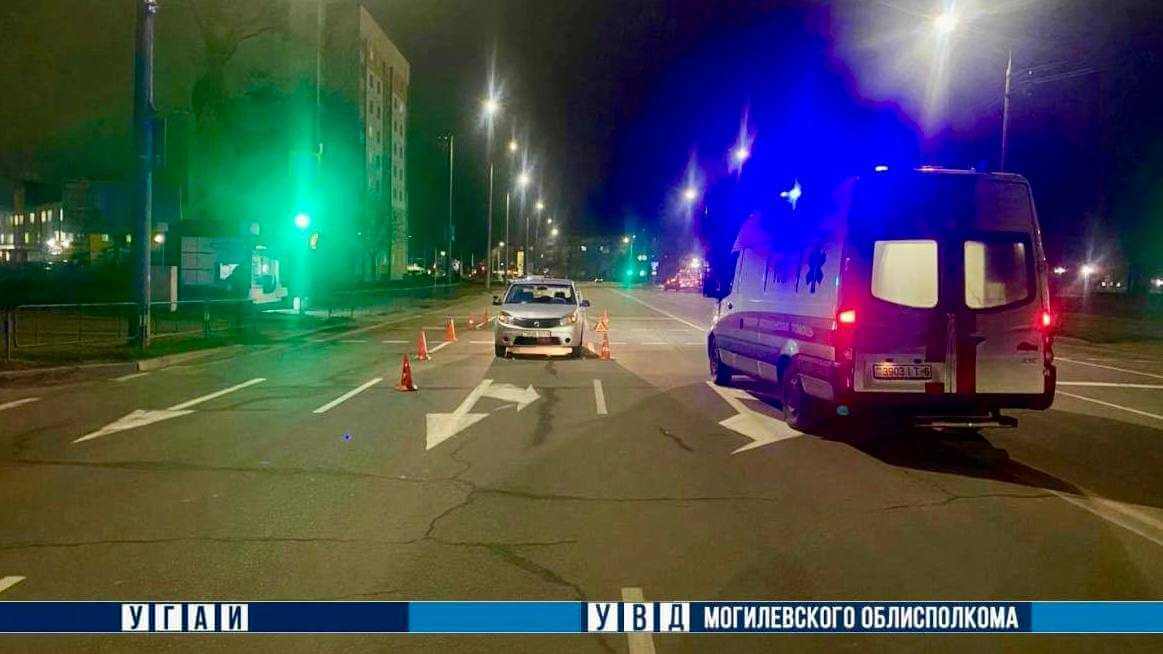 На Могилевщине водитель отвлекся на уголек, упавший от сигареты, и сбил пешехода