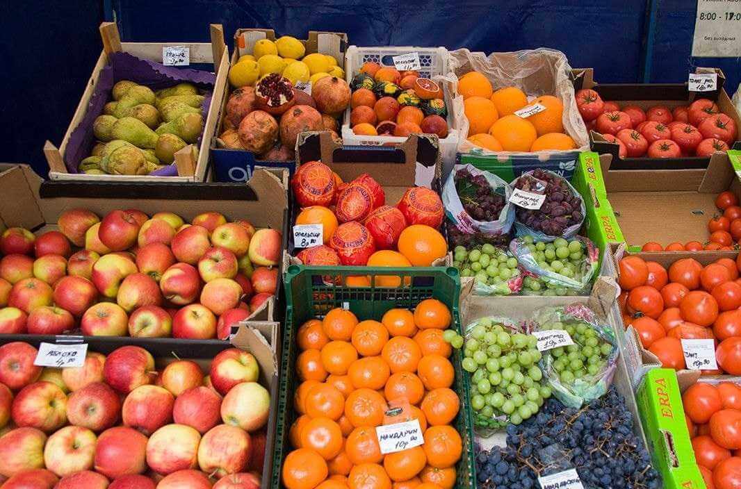 Стало известно какие свежие фрукты, овощи и ягоды уже продают в Могилеве