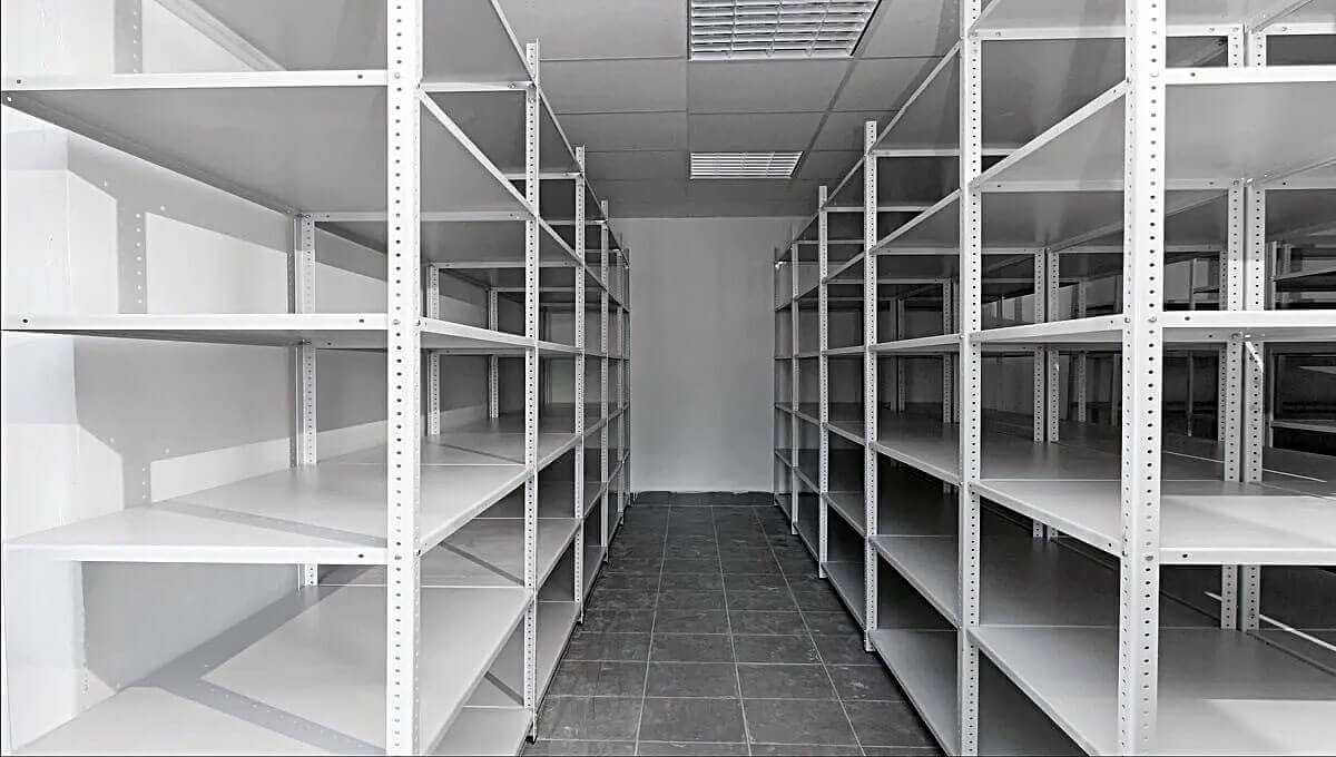 Железная логика порядка: как металлические стеллажи незаметно держат на себе наш мир