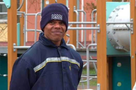 В Могилеве выбрали лучшего дворника — африканца Исмаила