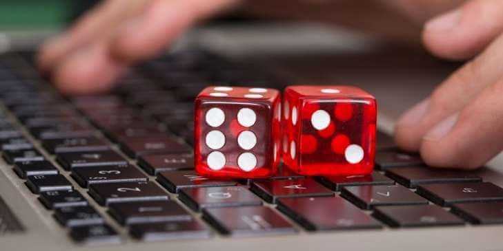 В Могилеве мужчина взял у приятеля деньги «на развитие бизнеса» и проиграл их в казино