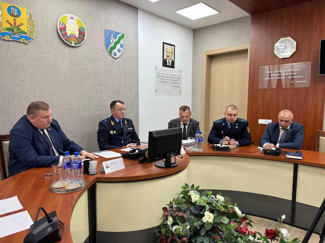 Прокурор области и глава КГК региона провели совместный прием граждан в Могилевском районе