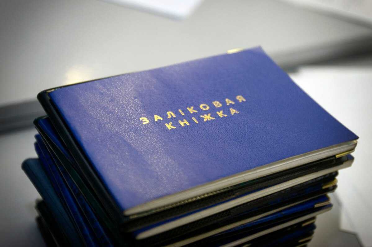 На Могилевщине студенты «скидывались» на коньяк и конфеты экзаменаторам — завкафедрой получил 5 лет колонии