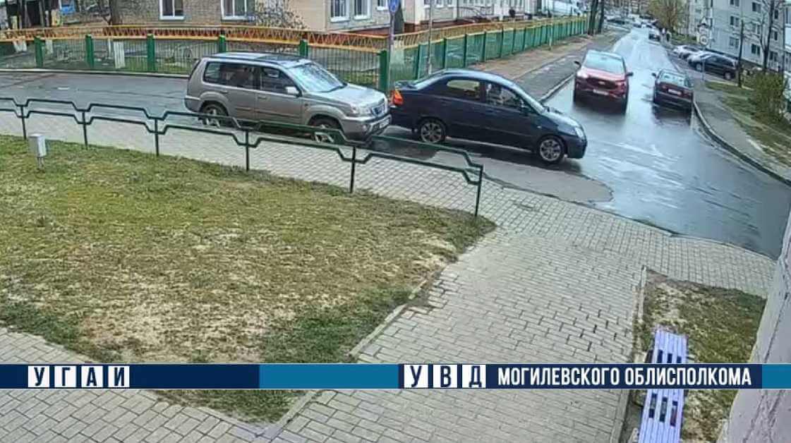 В Могилеве автоледи на Suzuki скрылась с места происшествия,