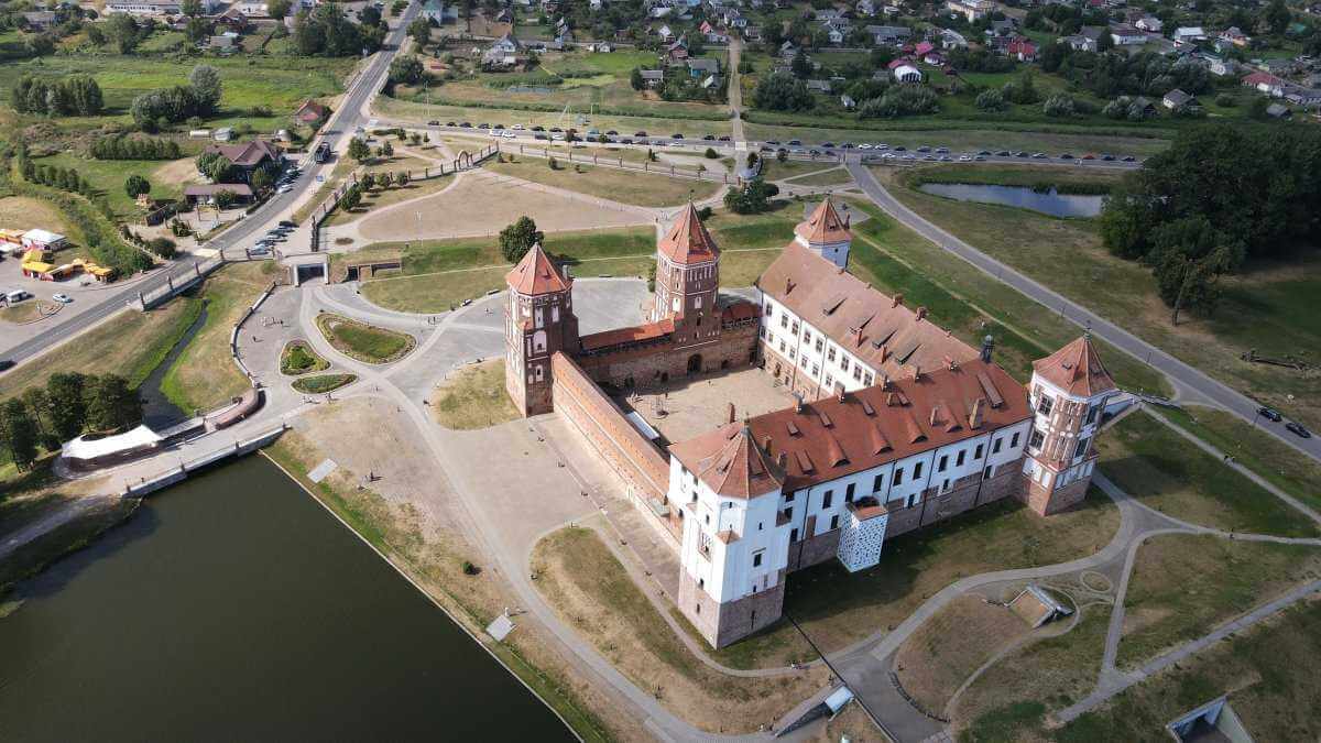 Каменный страж Беларуси: тайны и легенды Мирского замка