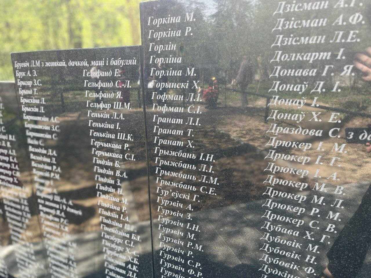 В Могилевской области открыли обновленный памятный знак на захоронении мирных граждан