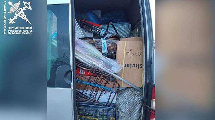 Могилевские таможенники не пропустили две партии обуви и одежды в Беларусь