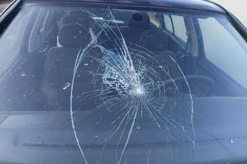 Автомобиль могилевчанина пострадал от пьяного хулигана