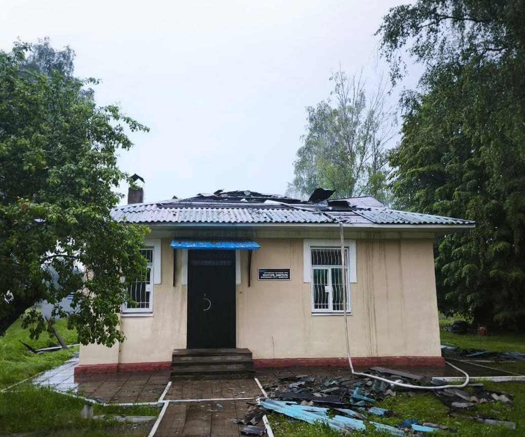 Прямое попадание молнии: пожар бытового здания в Могилевском районе