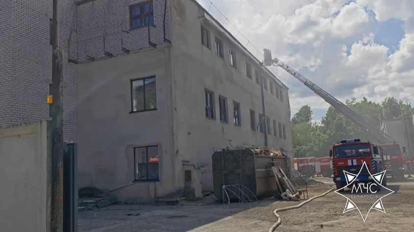 В Могилеве горела крыша трехэтажки на Витебском проспекте