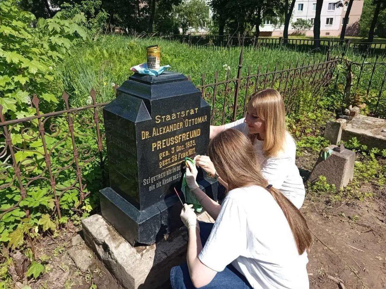 В Могилеве на Воскресенском кладбище возвращают к жизни имена врачей