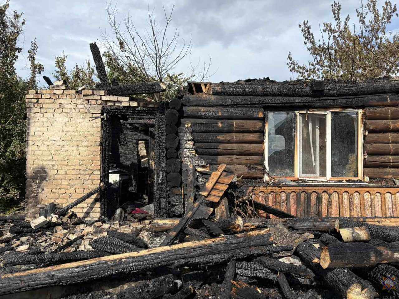 В Могилевской области соседи спасли из горящего дома пенсионерку