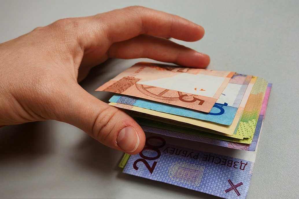 Белстат посчитал среднюю зарплату за май — по Беларуси уже больше 3 тысяч: что на Могилевщине?