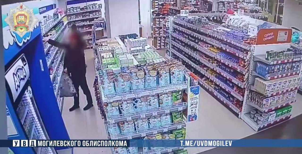 Могилевчанин устроил «бесплатный шопинг» со своим пакетом сразу в двух магазинах
