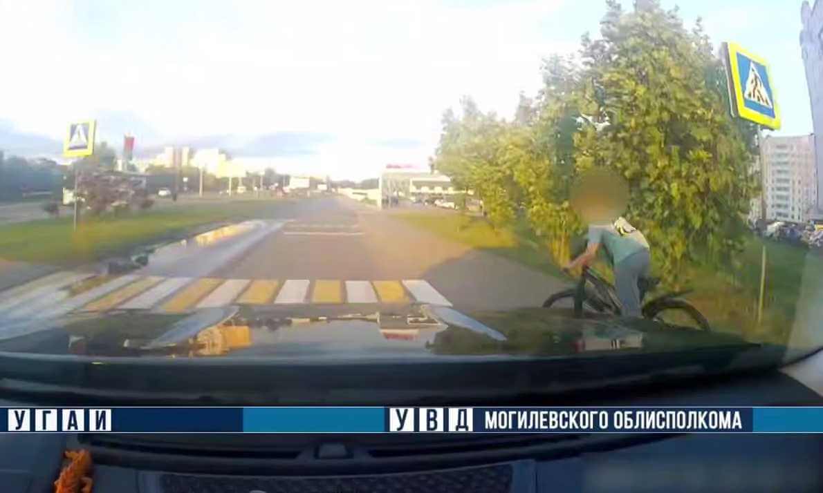 В Могилеве школьник ехал на велосипеде и угодил под колеса авто на Якубовского