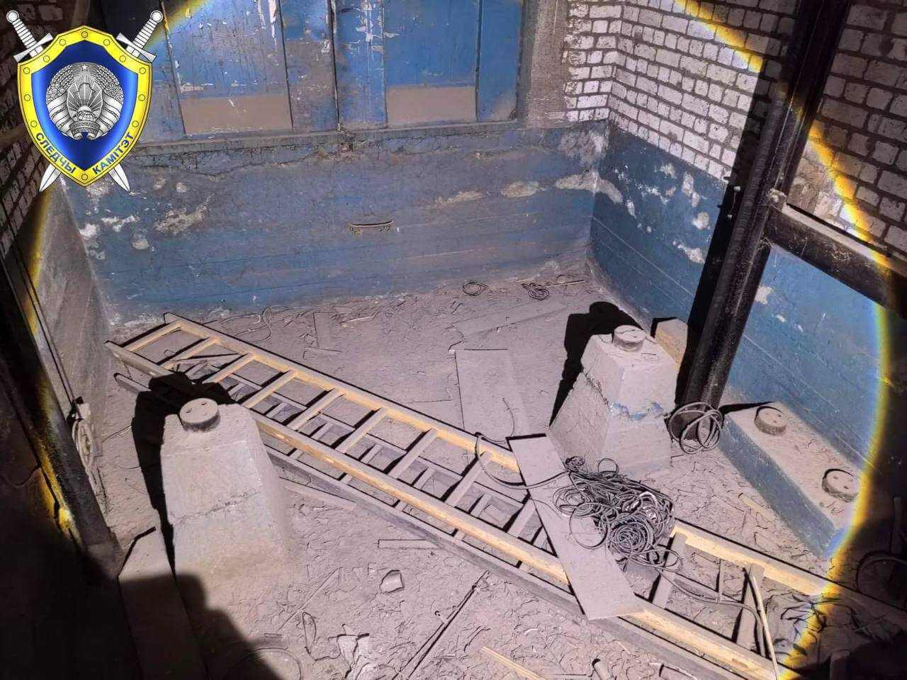 В Могилеве на промплощадке рабочий упал в шахту грузового лифта и погиб