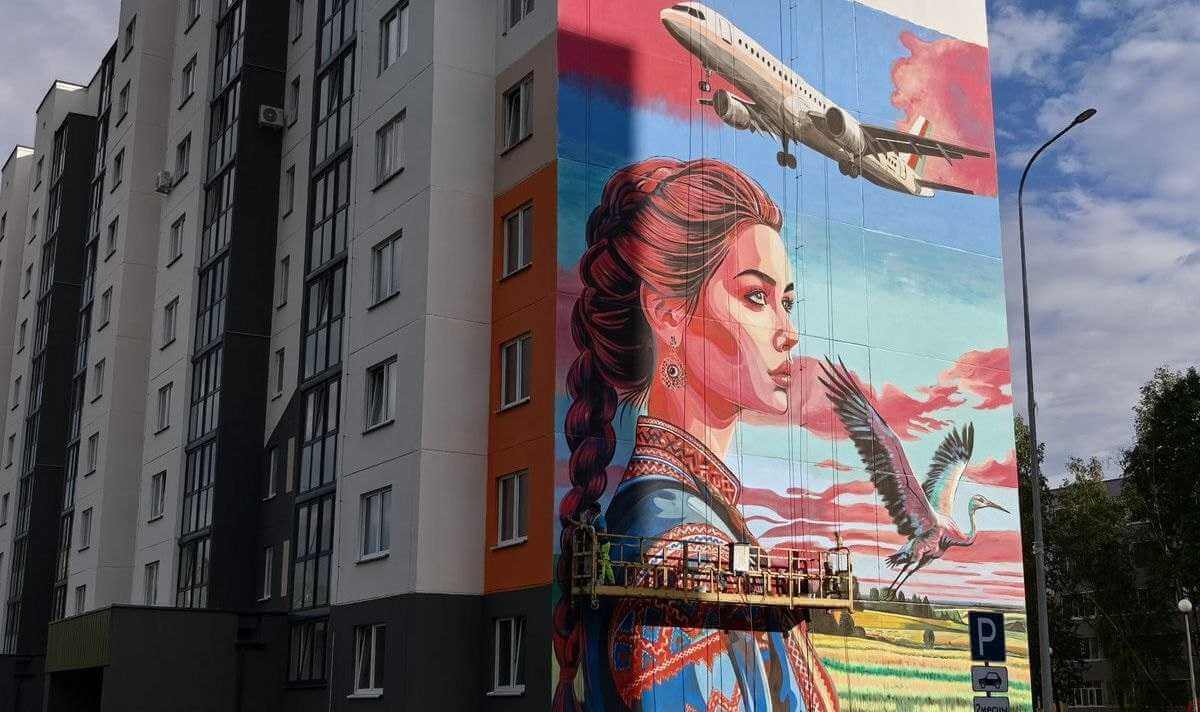 Новостройка на месте бывшего аэропорта в Могилеве превратилась в арт-объект