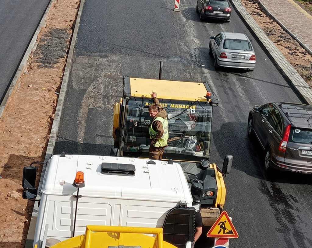 В Могилеве по Королева в сторону проспекта Мира меняют асфальт — движение затруднено