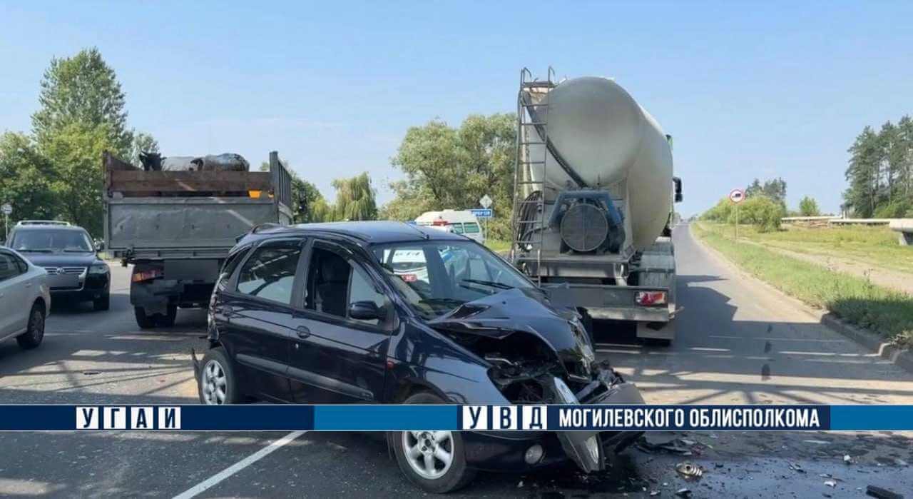 В Могилеве случилось ДТП с двумя МАЗами и легковушкой — есть пострадавшие