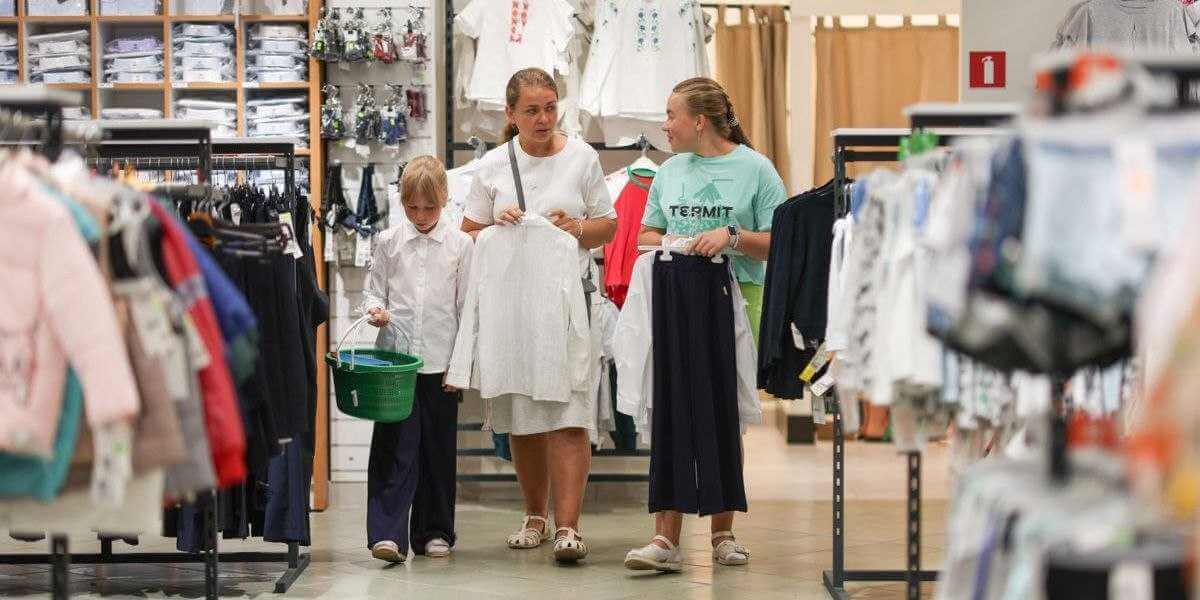 Каблук до 3,5 см, ранец до 10% от веса ребенка: в санэпидслужбе Могилева рассказали, как выбрать школьные товары
