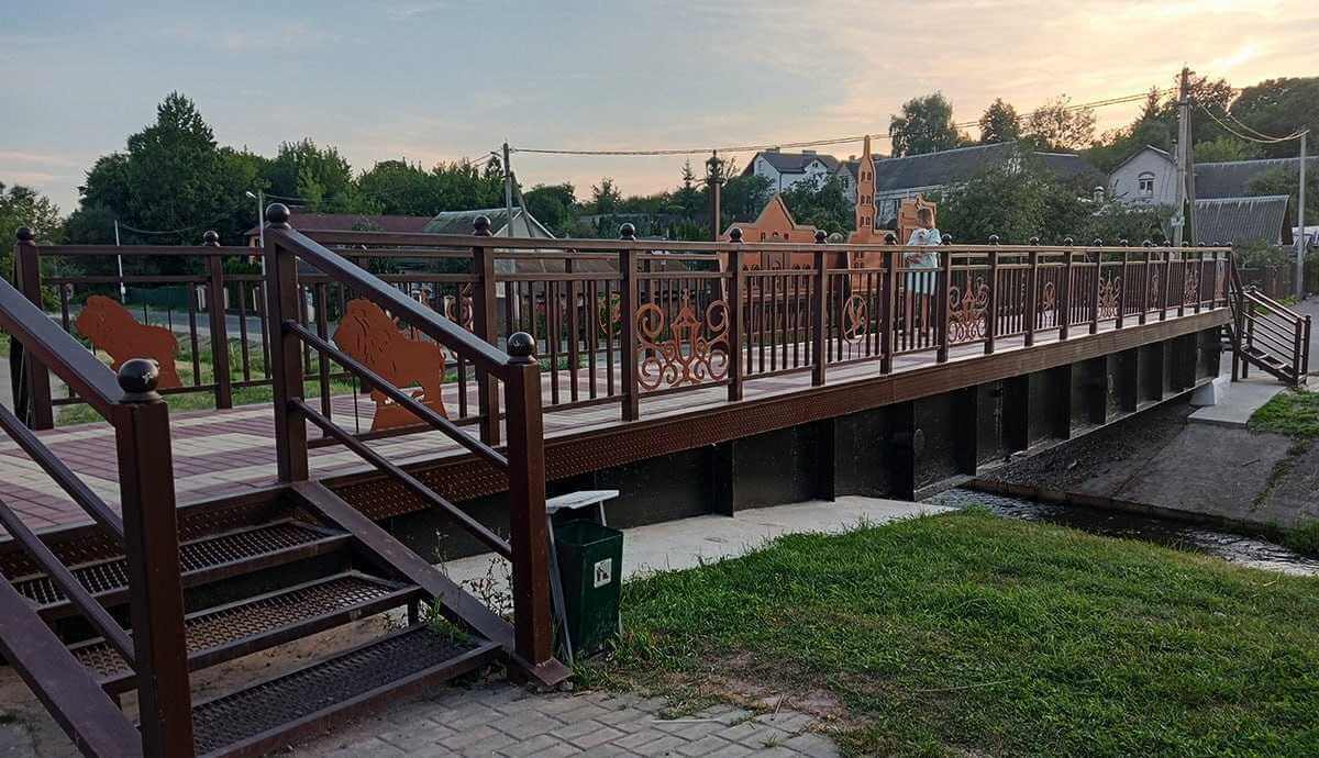 В Могилеве на Дубровенке отремонтировали один из пешеходных мостиков