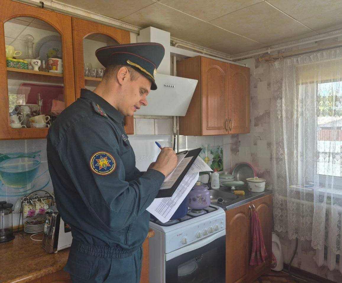 С началом отопительного сезона спасатели Могилевского РОЧС усилили профилактические рейды